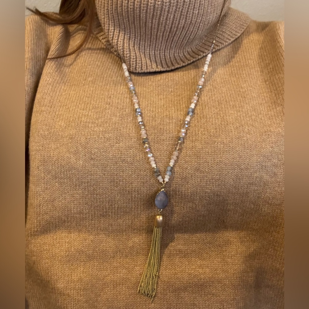 Beaded pendant necklace